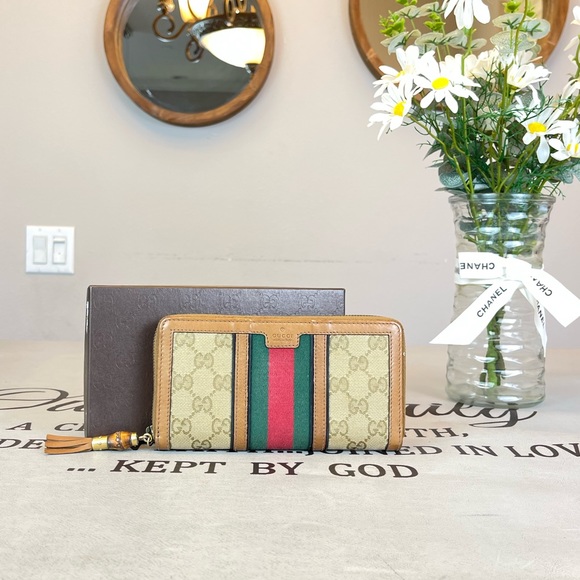 Gucci GG Logo Supreme Wallet Purse